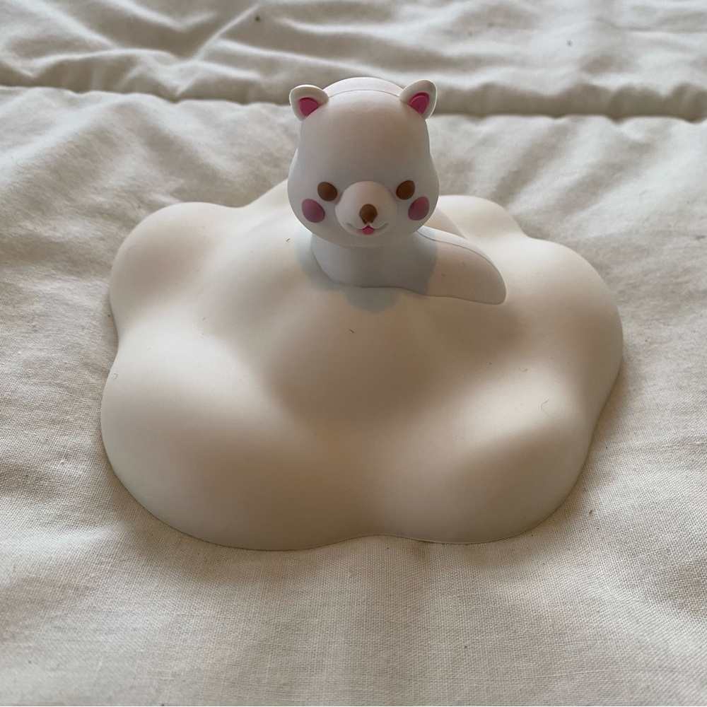 2020 China Exclusive Starbucks White Polar Bear Cloud Silicone Mug Topper